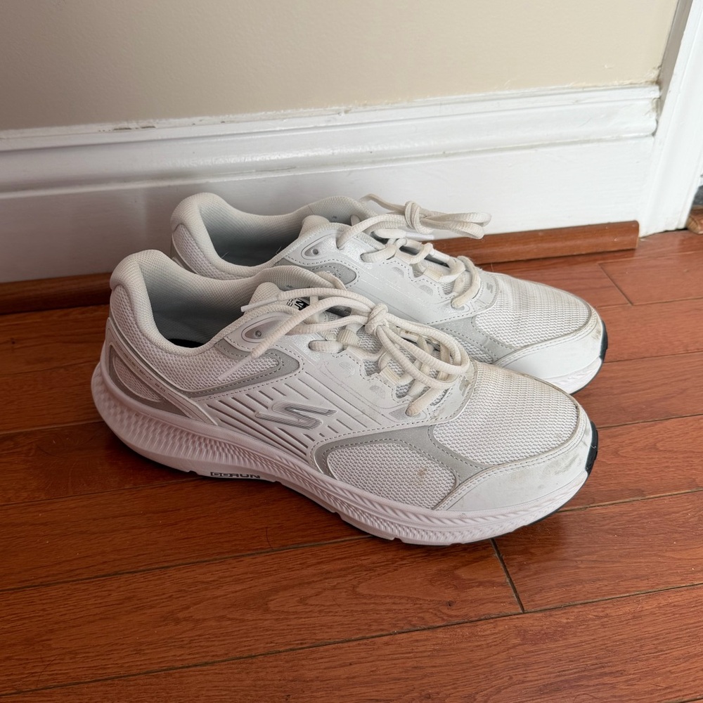 Women's 10 White‎ Air Cooled Sketchers Sneakers